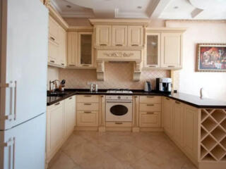 Трехкомнатная квартира в элитном доме на Французском бульваре.