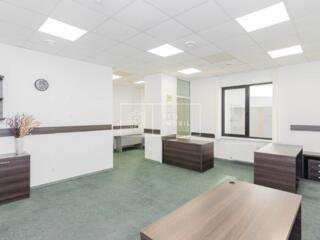 Se dă în chirie oficiu în sectorul Centru, pe str. Serghei Lazo. ...