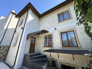 O oportunitate rară – casă spațioasă de 350 mp în sector rezidențial .