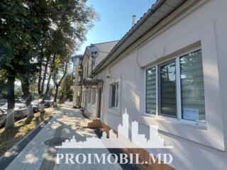 Se oferă spre chirie spațiu pentru oficii amplasatîn sect. Centru, ...