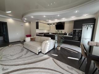 Красивая квартира Вузовский р-н Кухня-Гостиная + две комнаты + кабинет