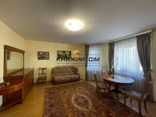 Продаж 3 кімнатна квартира в Дніпровському районі, вул Микільсько ...