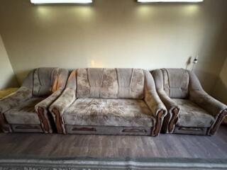 Продается диван и два кресла