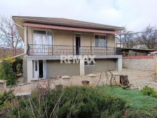 Casă 210 m² cu 5 dormitoare și teren 10 ari – Euroreparație | Drochia,