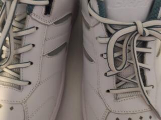 Продам новые кожаные кроссовки. Размер 39