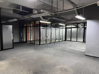 Chirie spatiu comercial / oficiu la prima linie, bd. Dacia. ...