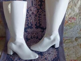 Продам новые демисезонные сапоги ( не подошёл размер). Размер 40.5