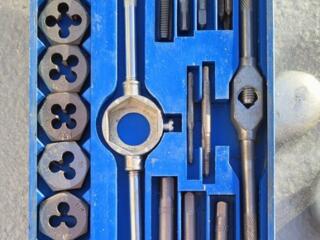 Продам НОВЫЙ набор плашек и метчиков СССР (20 предметов). Качество!