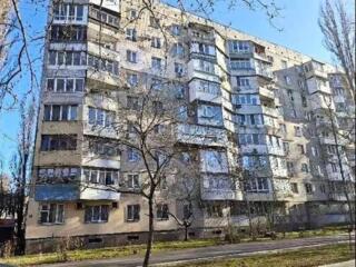 Варненская: продам 3ком квартиру под ремонт возле парка на Черемушках!