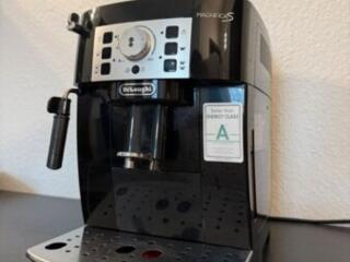 Продам автоматическую кофе машину DeLonghi Magnifikca S