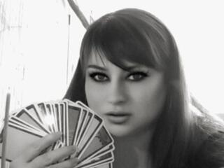 Читаю Магические карты Таро. По фото - ясновидение.. Я - проводник.