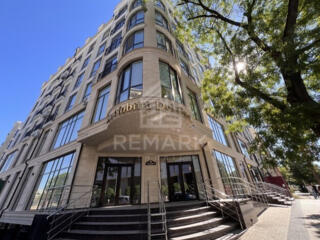 Oficiu în centru de afaceri cu o suprafață de 185 mp + TERASĂ ...