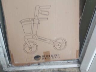 Ходунки для пожилых людей.