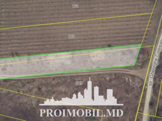 S pre vânzare se oferă teren cu destinație agricolă, situat în ...