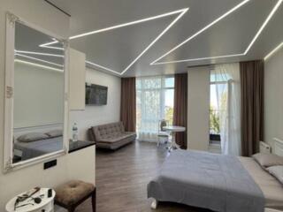 Современная студия площадью 32 м² с дизайнерским ремонтом. Основное ..