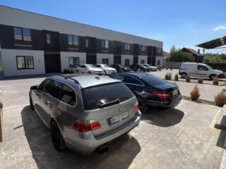 Продается  угловой дом-танхаус  130м2 на Червоном хуторе  с ремонтом .