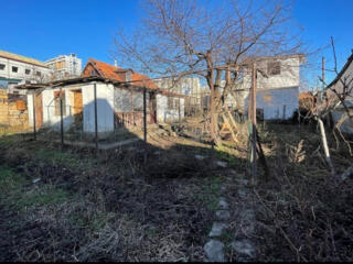 Продам  строение 70м2 фасадом на  М.Жукова в Червоном Хуторе.