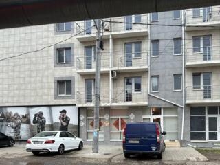 Без комиссии. Недорого продам фасадное помещение на Таирово.