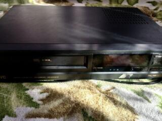 Продам рабочий видеомагнитофон JVC HR-D1520A