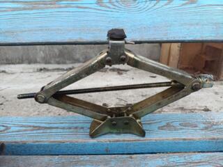 Продам домкрат ромбик