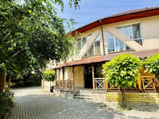 Spre chirie duplex în apropiere de parc Suprafata: 230 mp. Teren: 6 ..