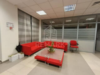 Oficiu modern, amplasat strategic în prima linie pe str. Al. Pușkin, .