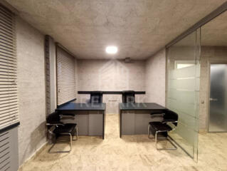 Oficiu reprezentativ în centru alături de bd. Ștefan cel Mare, str. ..