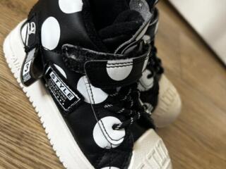 Продам кроссовки