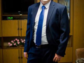 Продам мужской костюм (размер 54-56) (в подарок галстук и рубашка)