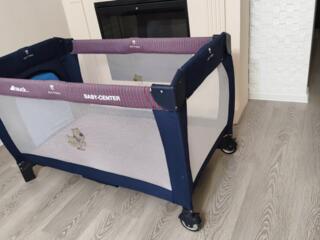 Se vinde manej-pătuț pliabil în stare foarte bună