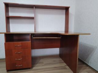 Срочно продам компьютерный стол