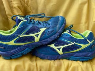 Mizuno Оригинал, размер 38-39. Влагостойкие, цена - 580 рублей Тирасполь.