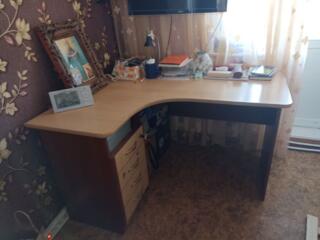 Продаётся удобный угловой письменный стол