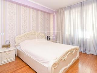 Apartament spre chirie – Centru, str. Lev Tolstoi Suprafață: 80 m.p. .