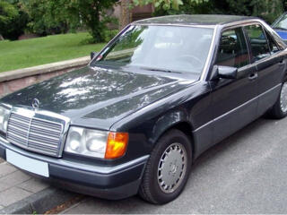 Разбираю Мерс 124 2.0 бензин