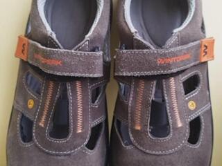 Продам рабочие ботинки с железным носком