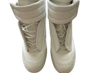 Срочно продам кроссовки