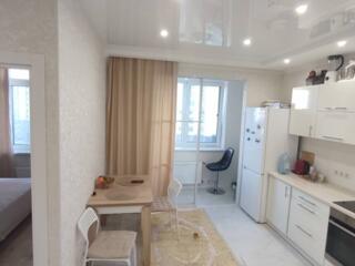 Продам в Одессе евро2х комнатную в Жемчужине. 6-й этаж 19ти этажного .