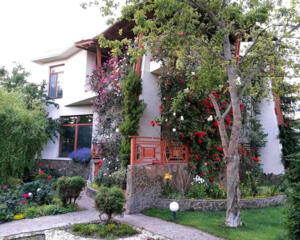 Капитальный дом на 15 сотках земли, Фонтан/ул. Куприна