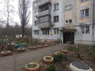 Продам под офис 3-комнатную угловую квартиру, Черёмушки. Радостная / .