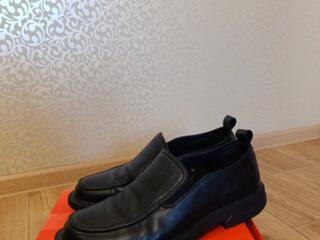 Кроссовки новые, туфли