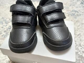 Продам ботинки Adidas