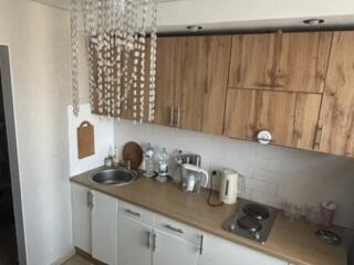 Продам 2 комн. Кв-ру ул. Ак. Королева в кирпичном доме.