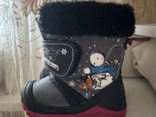 Продам зимние сапожки детские