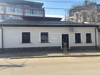 Se dă în chirie spațiu de birou cu suprafața de 80 m², situat pe str. 