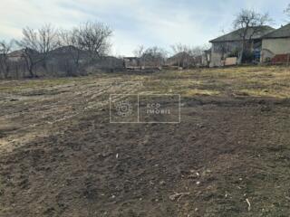 Spre vânzare, teren pentru construcții, in satul Sociteni, centru. ...