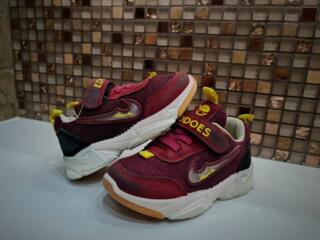 Детские кроссовки