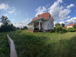 Продається будинок 300м2 з терассою і гостьовим будиночком з гаражем.