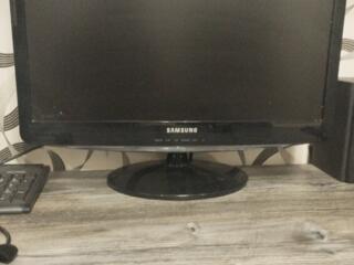 Продам монитор Самсунг 22 дюйма