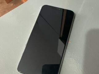 Продам IPhone XS Max